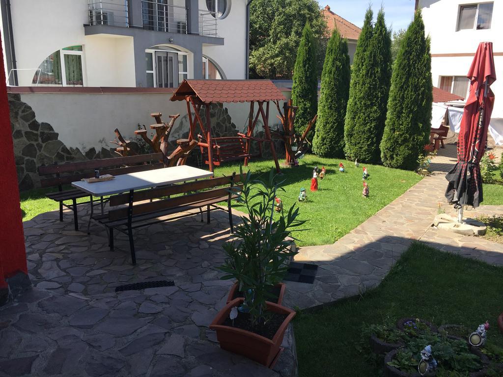 Pensiunea D&D Făgăraş Esterno foto